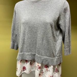 🛍️ LOFT Faux layered top - Gray with Floral Accent 3/4 Sleeves sz …